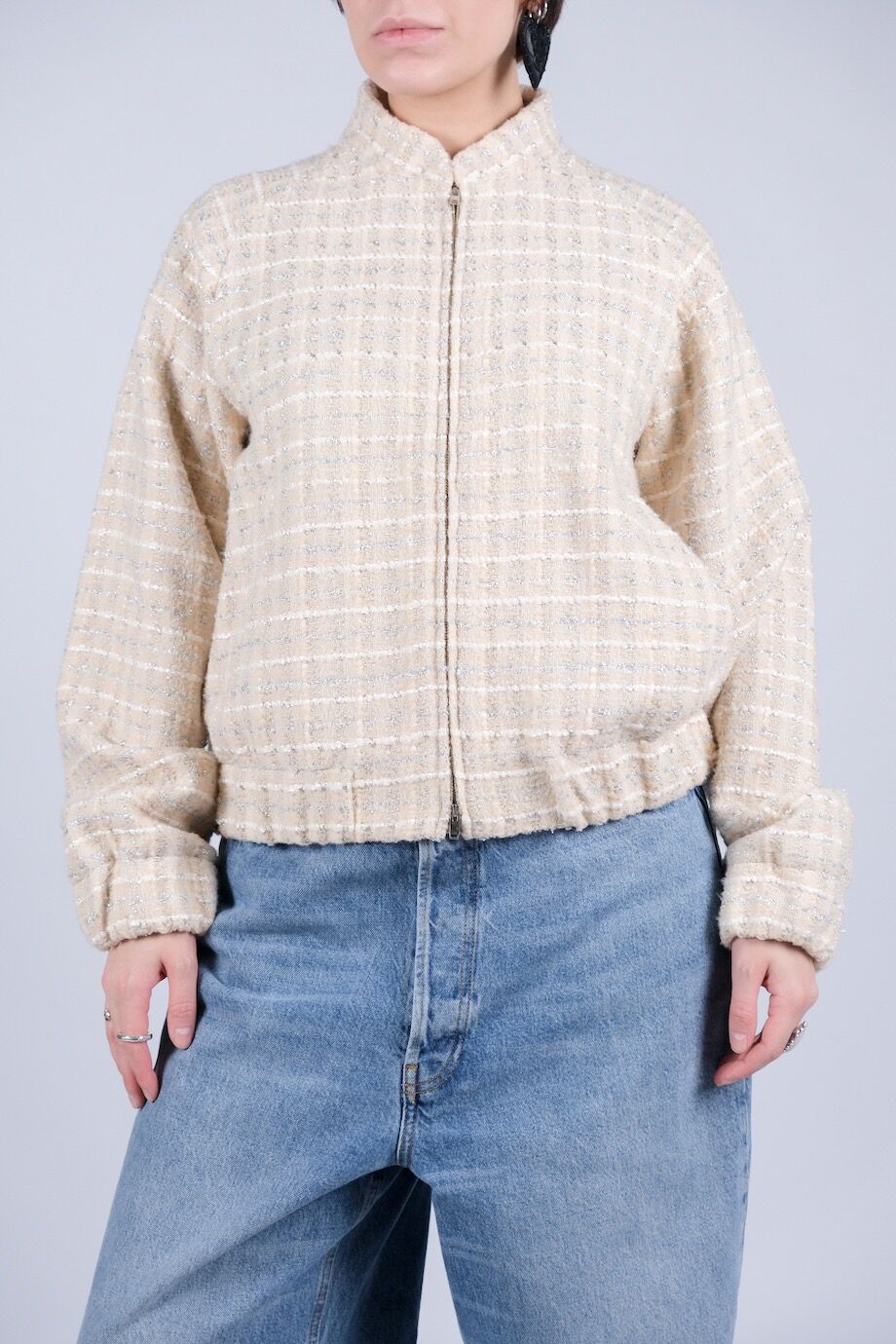 image 1 Бомбер молочного цвета с металлической нитью