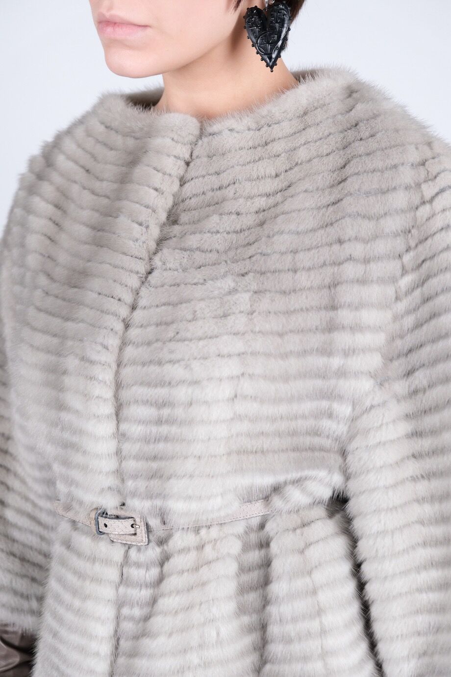 image 6 Норковая шуба серого цвета с коротким рукавом