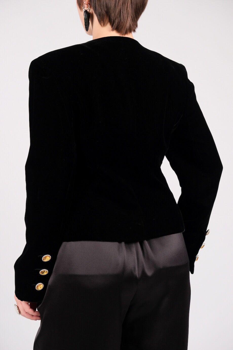 image 6 Бархатный жакет черного цвета с вышивкой