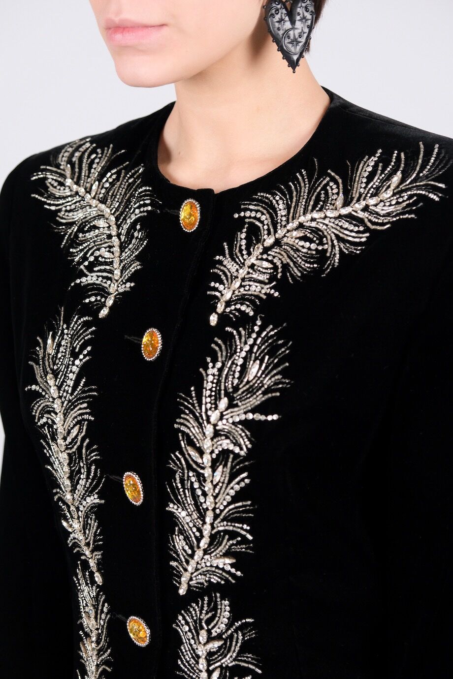 image 7 Бархатный жакет черного цвета с вышивкой