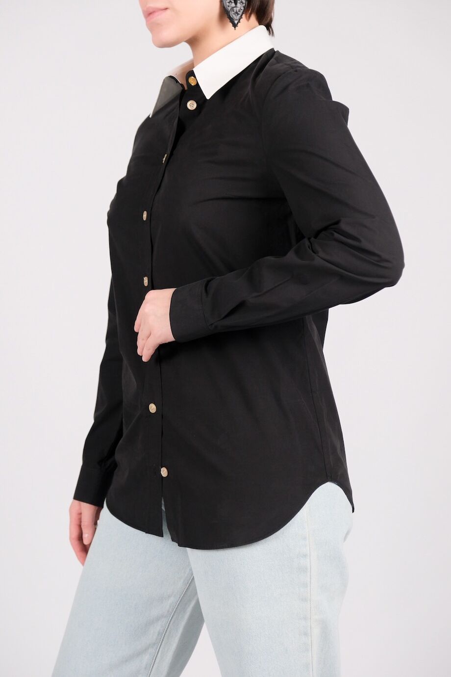 image 2 Рубашка черного цвета с белым воротником