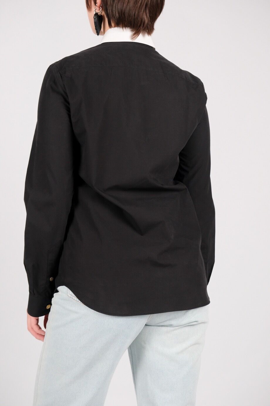 image 3 Рубашка черного цвета с белым воротником