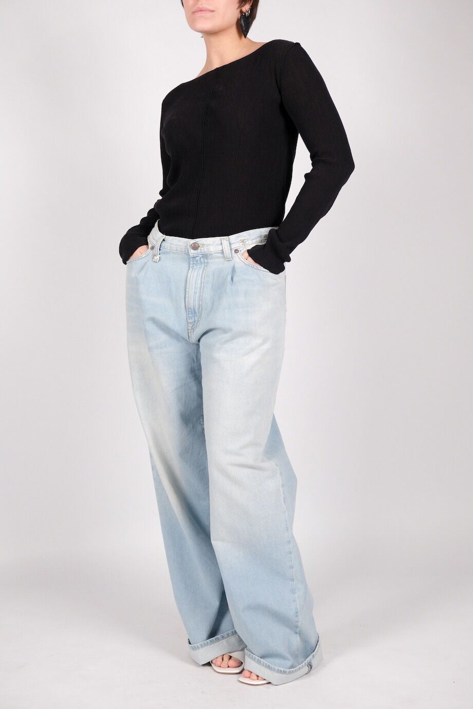 image 1 Джинсы голубого цвета с защипами