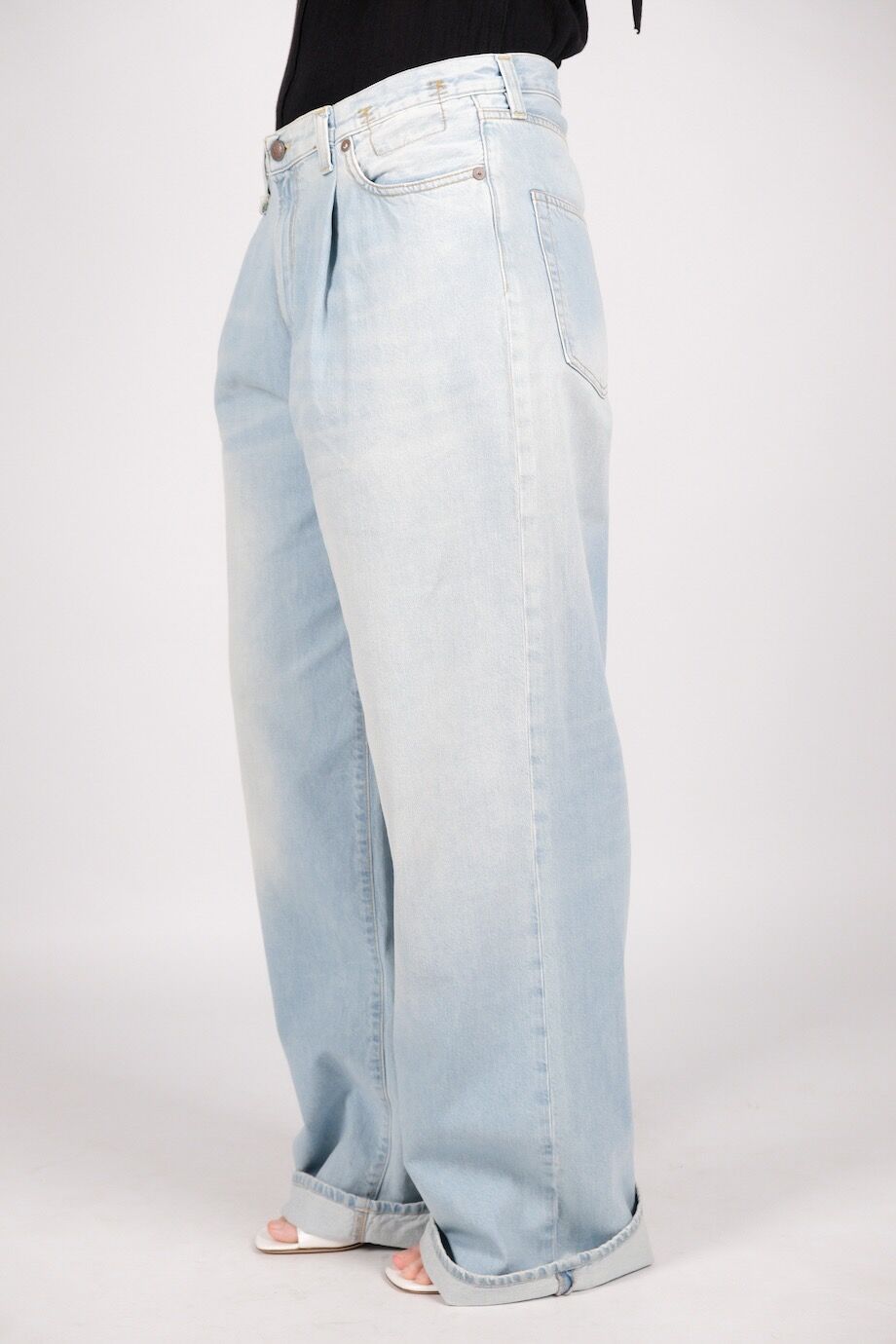 image 3 Джинсы голубого цвета с защипами