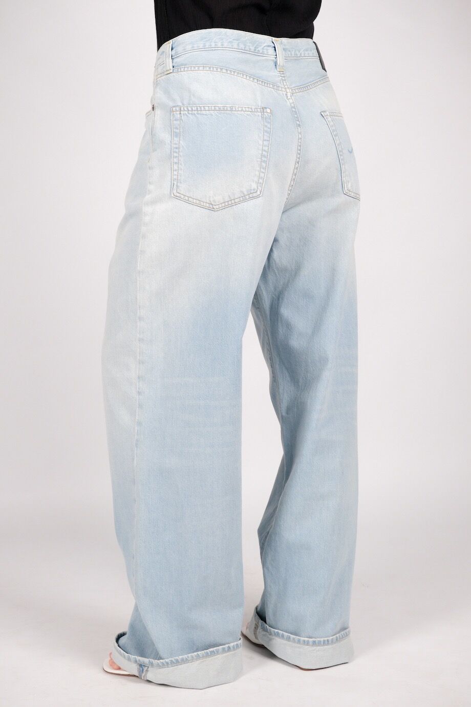 image 4 Джинсы голубого цвета с защипами