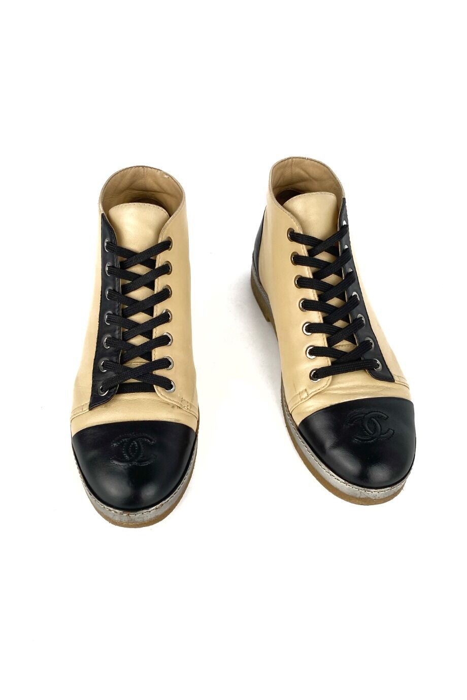 image 2 Ботинки бежевого цвета с черными носиками и пяткой