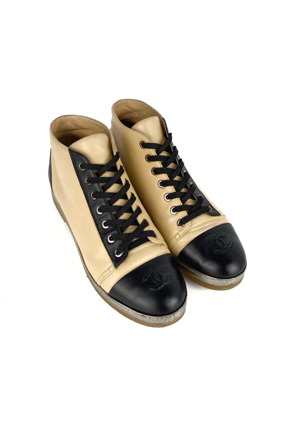 image 1 Ботинки бежевого цвета с черными носиками и пяткой