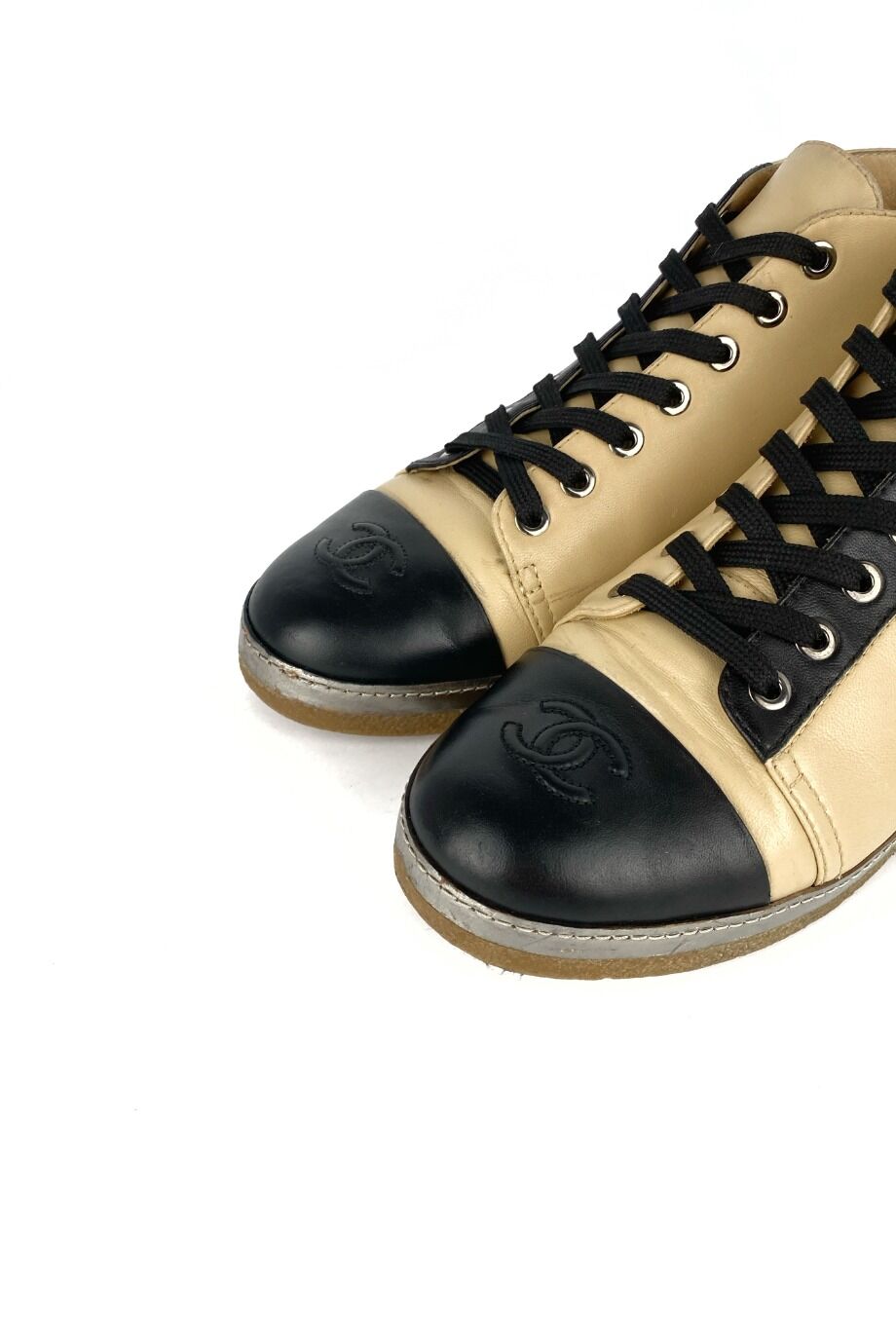 image 3 Ботинки бежевого цвета с черными носиками и пяткой