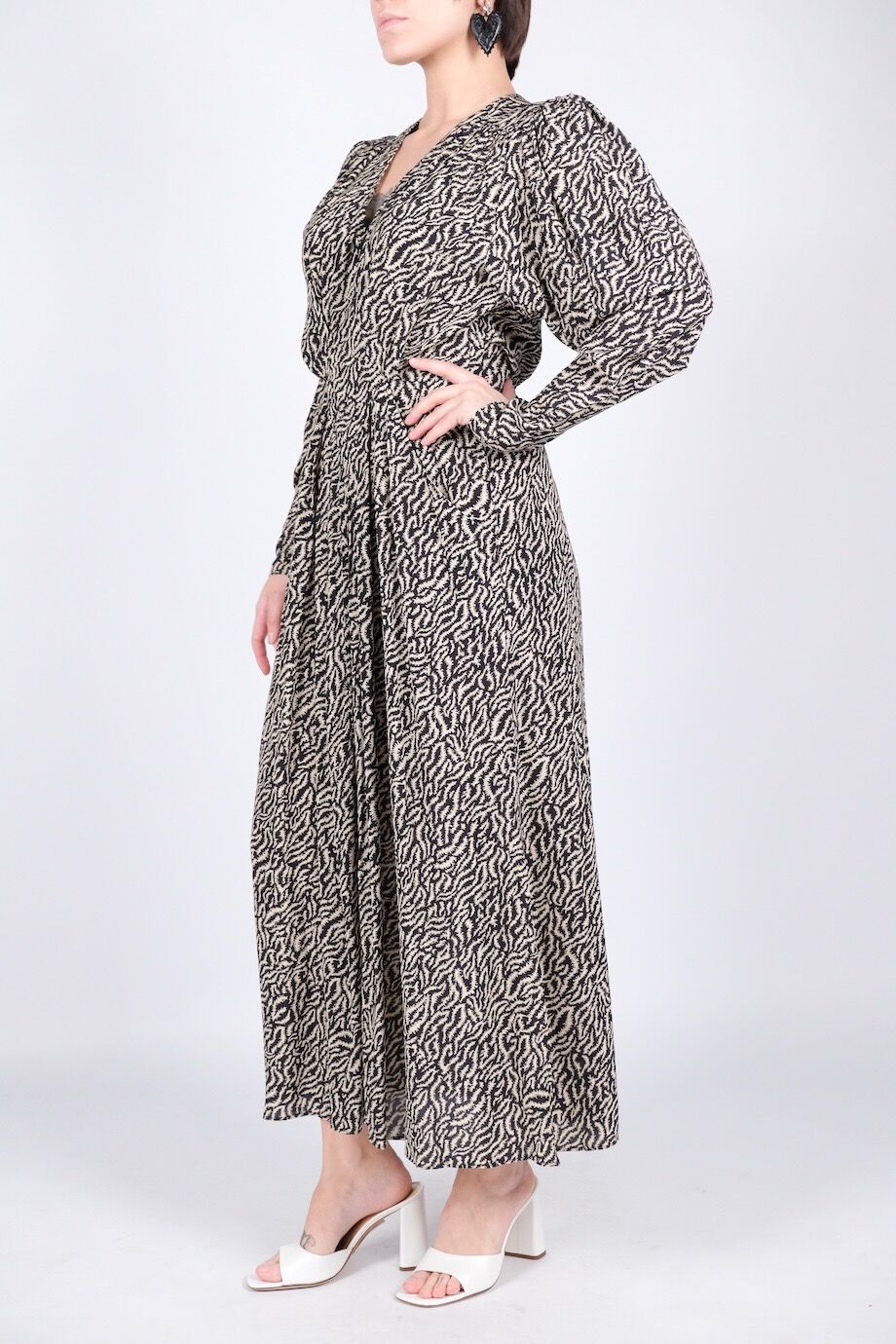 image 2 Платье черно-белой расцветки с длинным рукавом