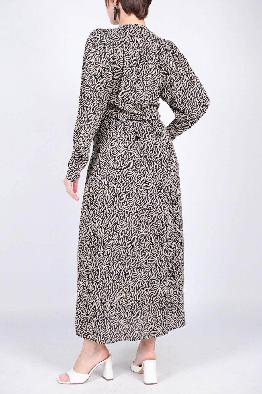 image 3 Платье черно-белой расцветки с длинным рукавом