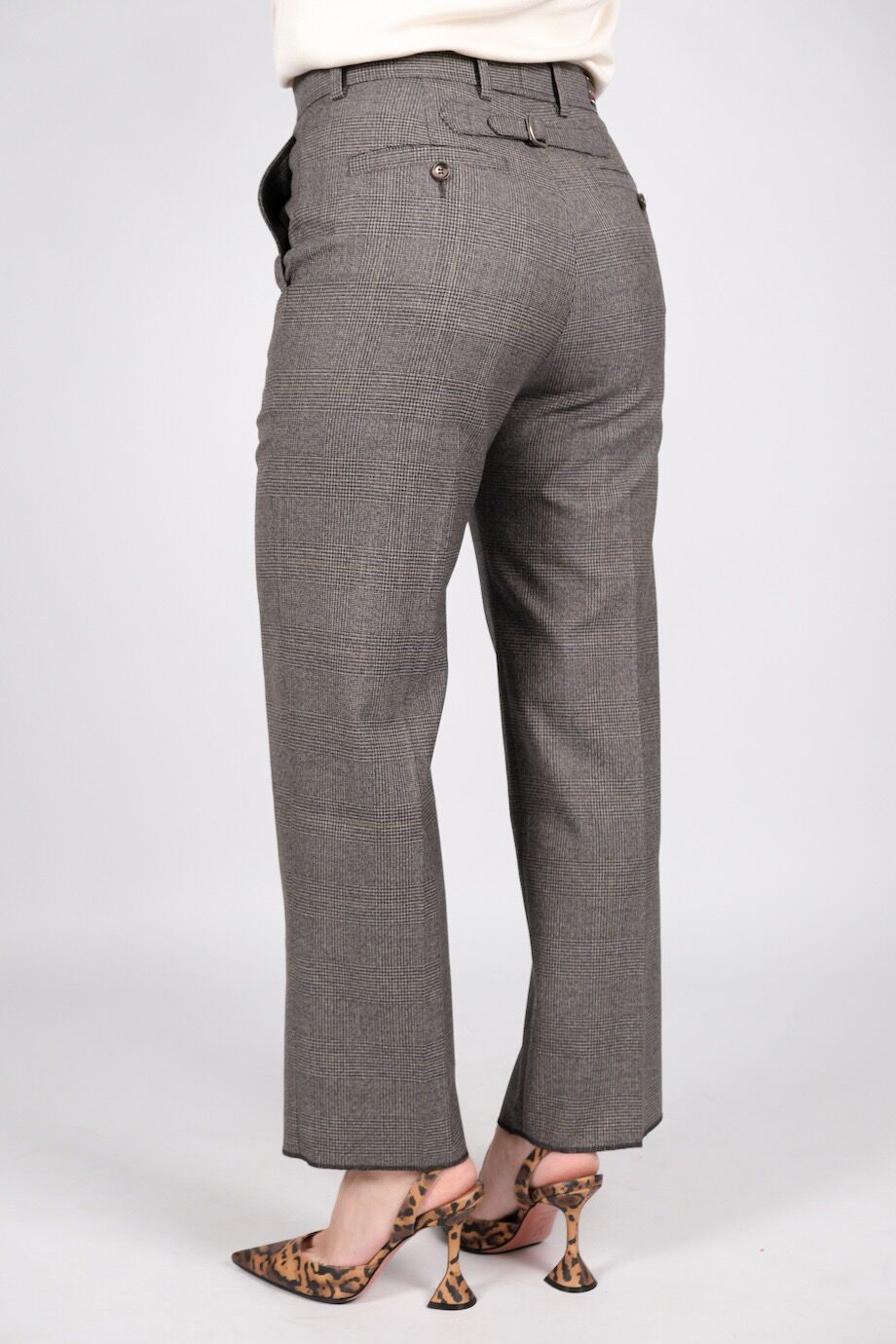 image 4 Брюки в клеточку коричневого цвета