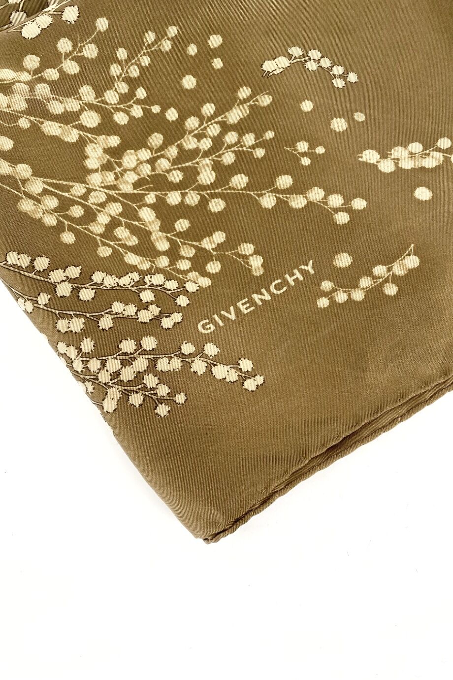 image 2 Шелковый платок оливкового цвета с принтом