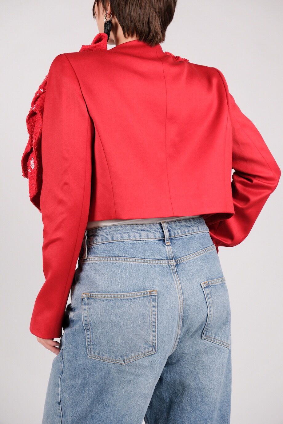 image 4 Укороченный жакет красного цвета с декором из пайеток