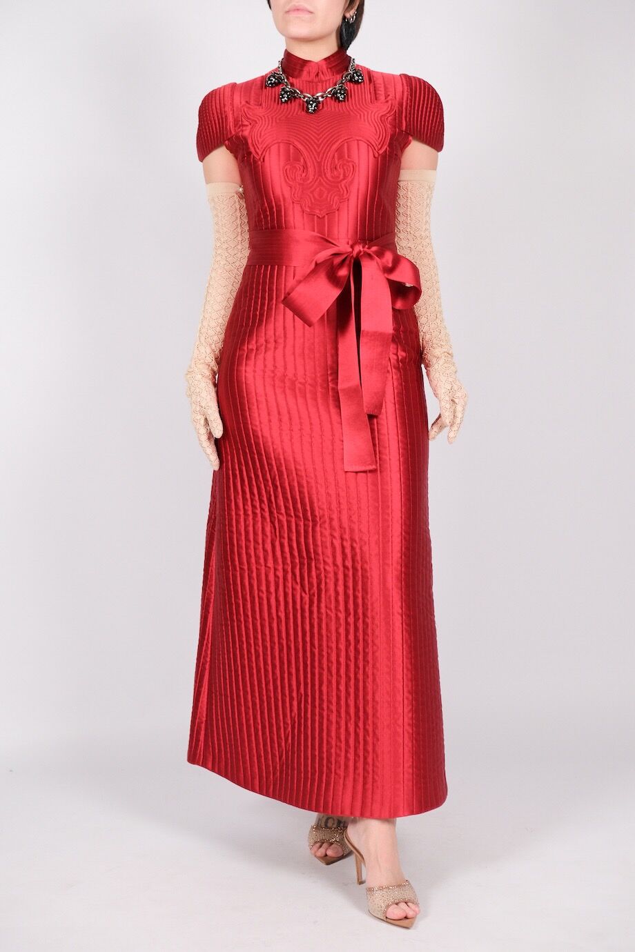 image 3 Шёлковое платье красного цвета с перчатками