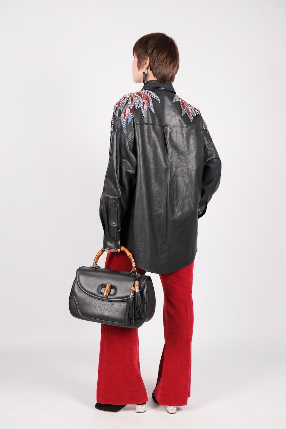 image 2 Кожаная рубашка черного цвета с инкрустрацией камнями