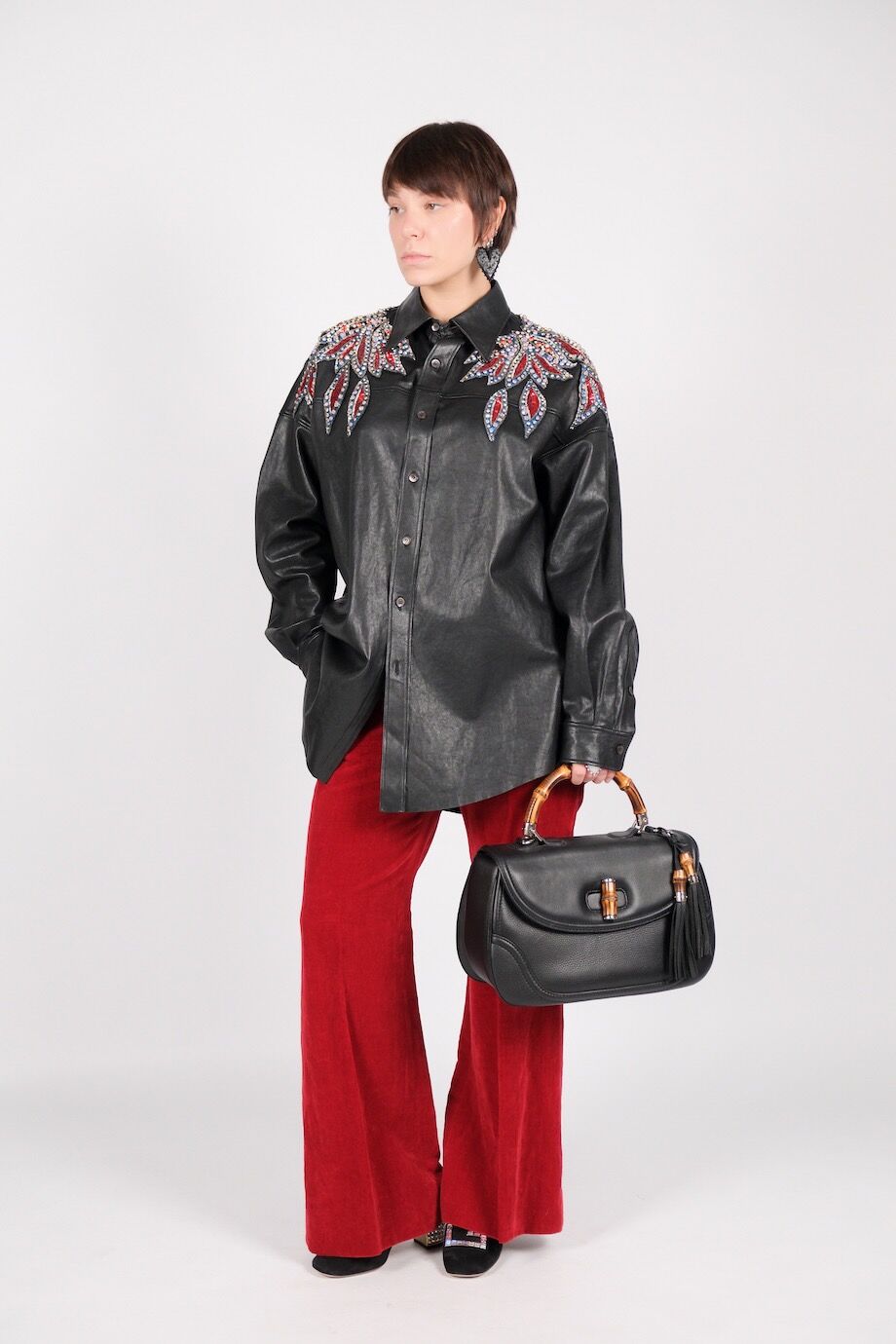 image 1 Кожаная рубашка черного цвета с инкрустрацией камнями