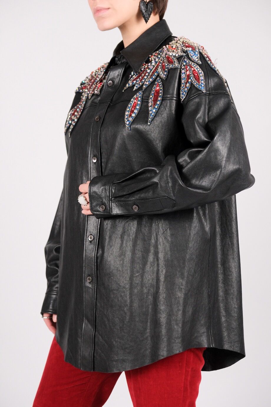 image 5 Кожаная рубашка черного цвета с инкрустрацией камнями