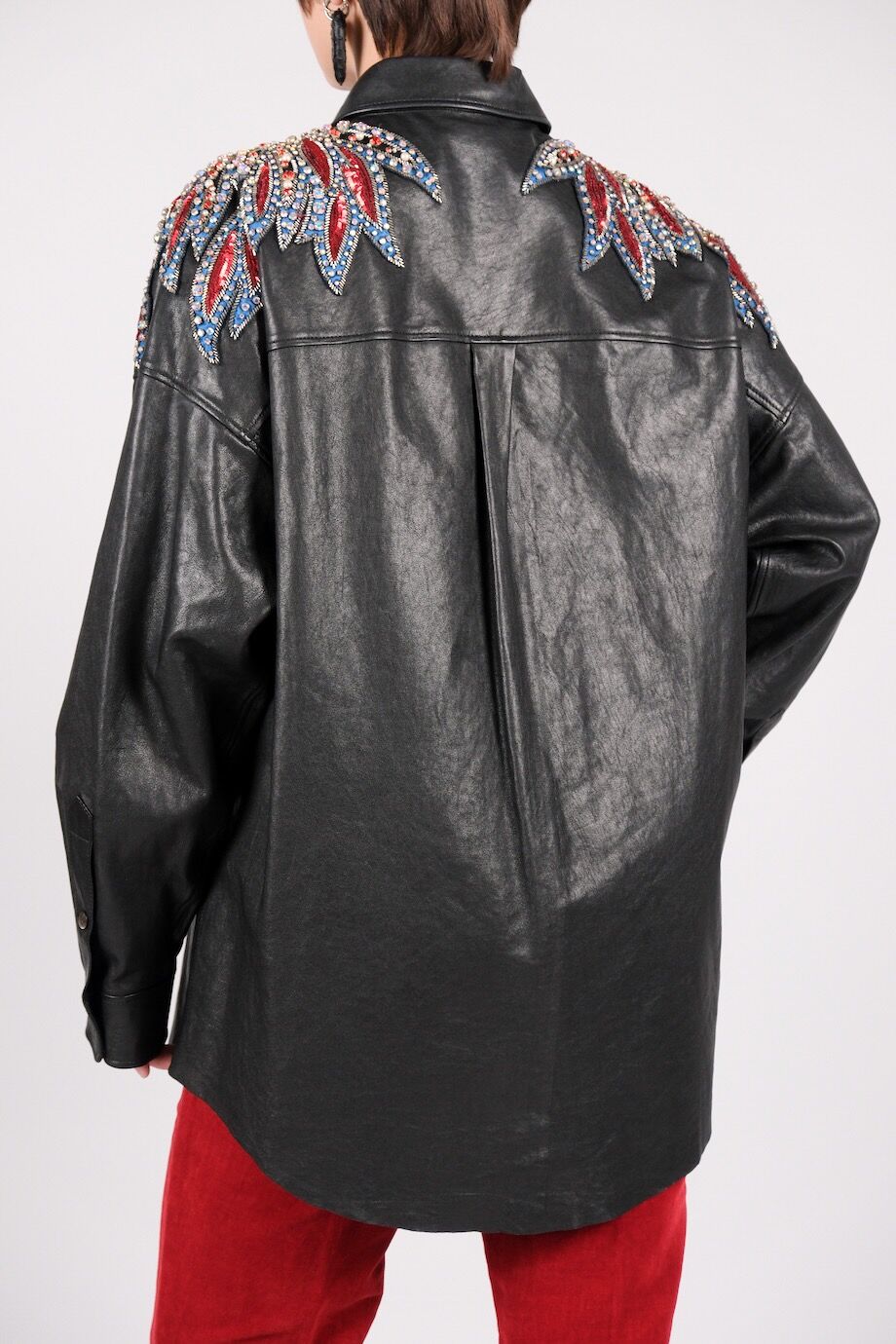 image 6 Кожаная рубашка черного цвета с инкрустрацией камнями