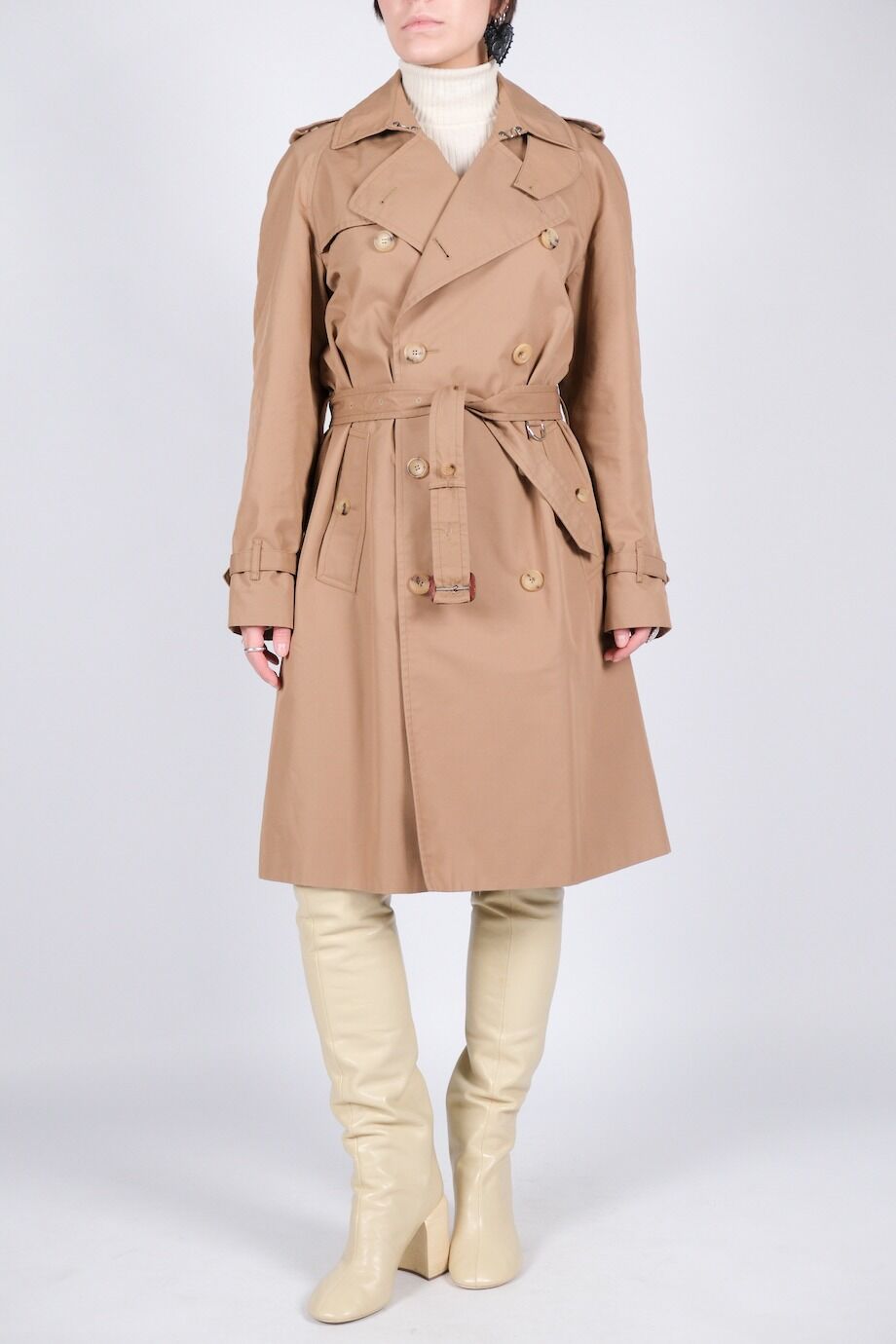 image 1 Плащ бежевого цвета с аппликацией из пайеток