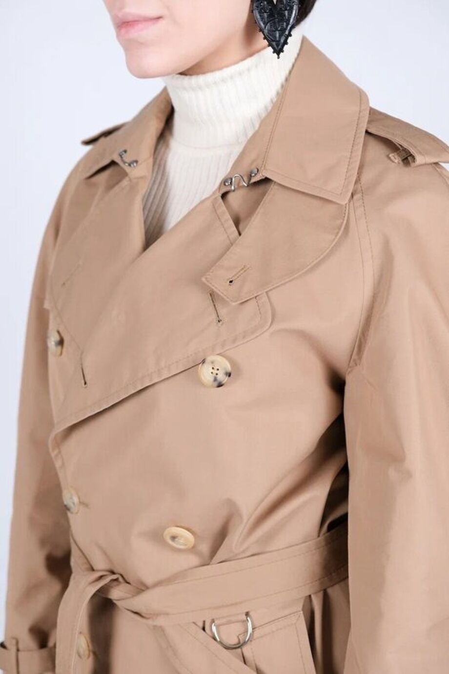 image 5 Плащ бежевого цвета с аппликацией из пайеток