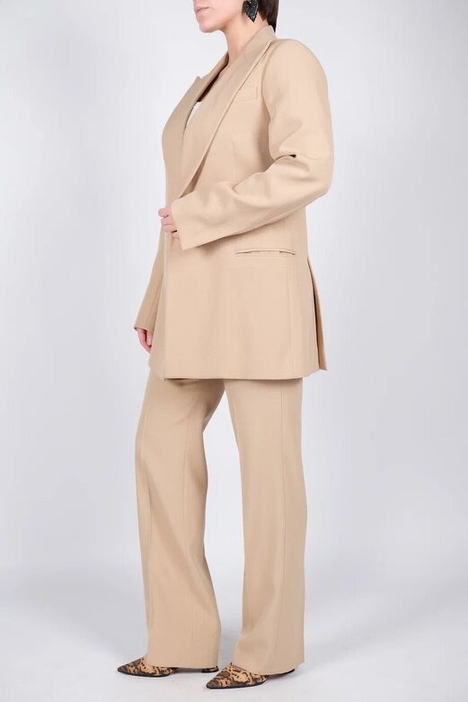 image 2 Брючный костюм бежевого цвета