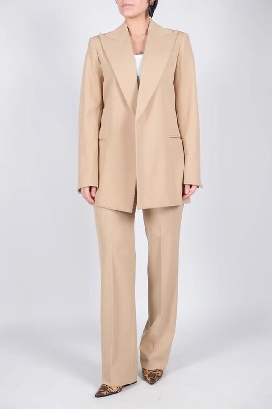 image 1 Брючный костюм бежевого цвета