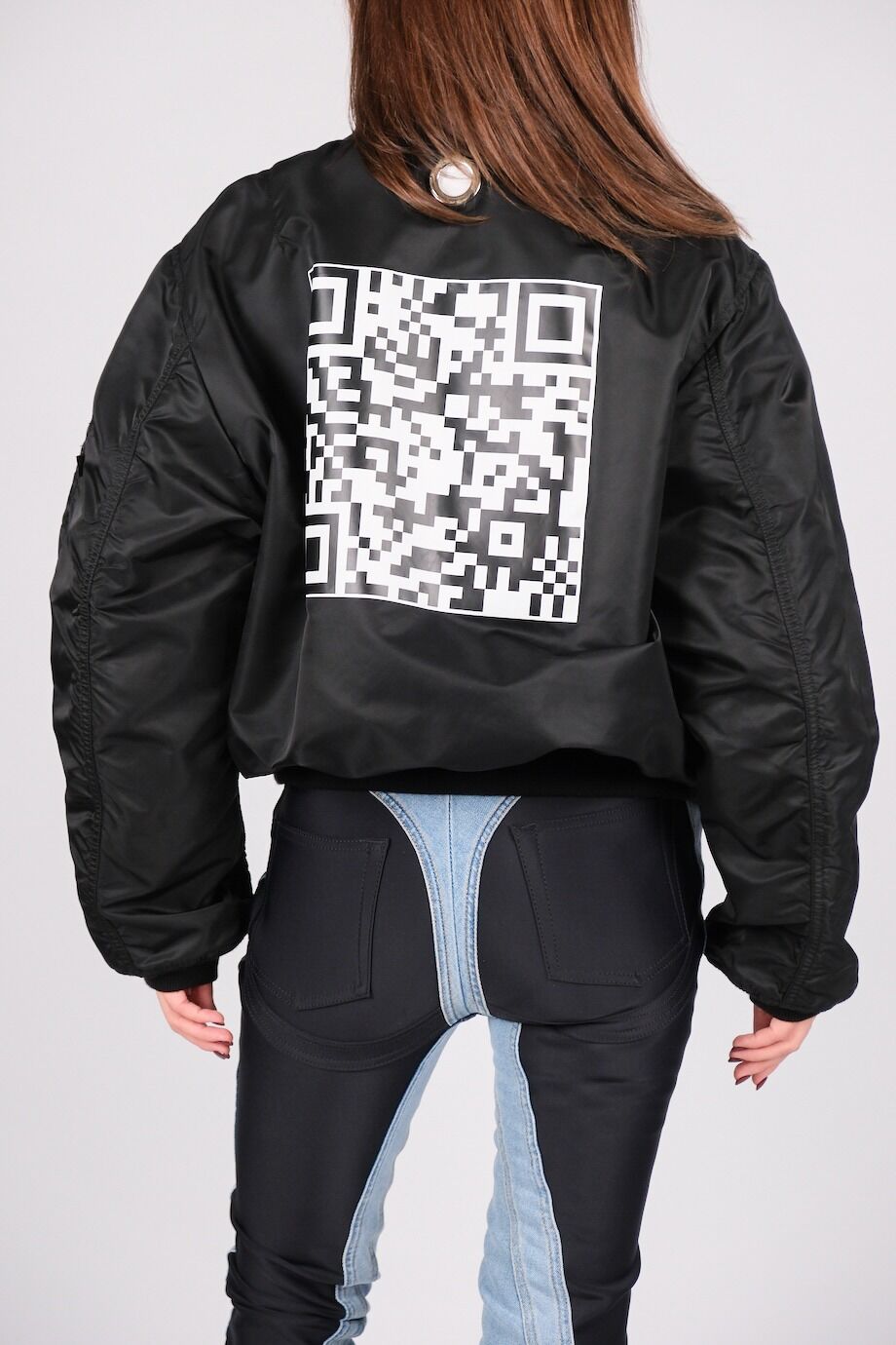 image 4 Двусторонний бомбер черного и оранжевого цвета