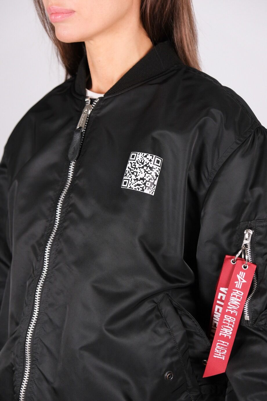 image 5 Двусторонний бомбер черного и оранжевого цвета