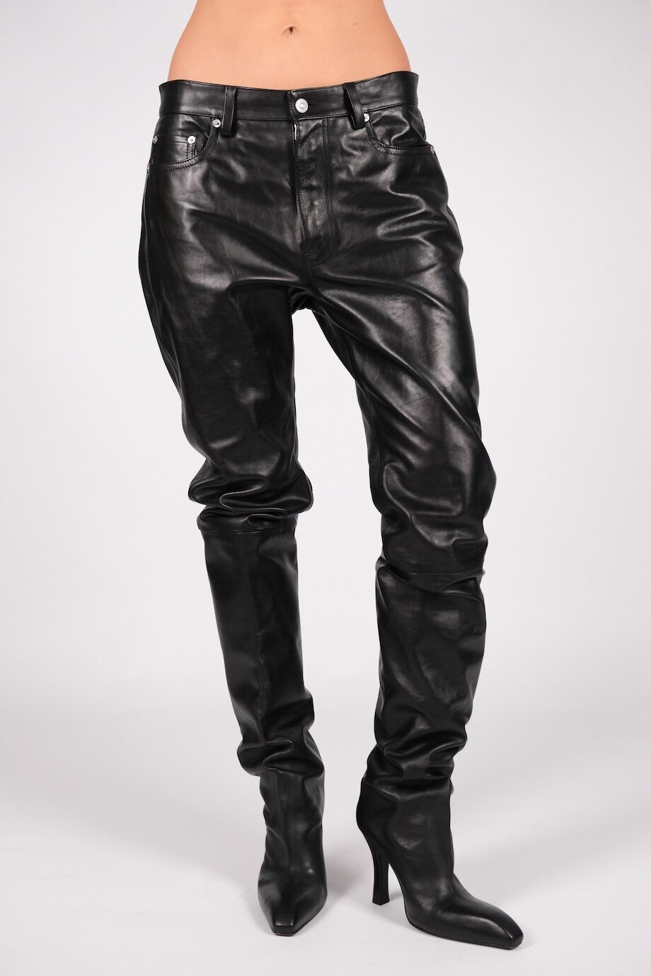 image 2 Кожаные брюки, совмещенные с ботильонами