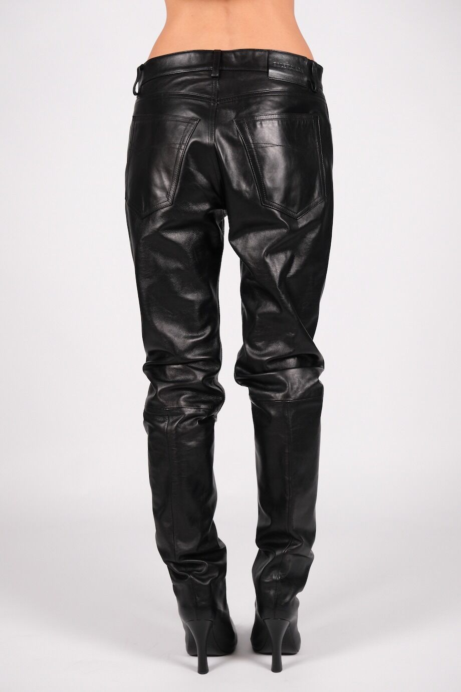 image 4 Кожаные брюки, совмещенные с ботильонами