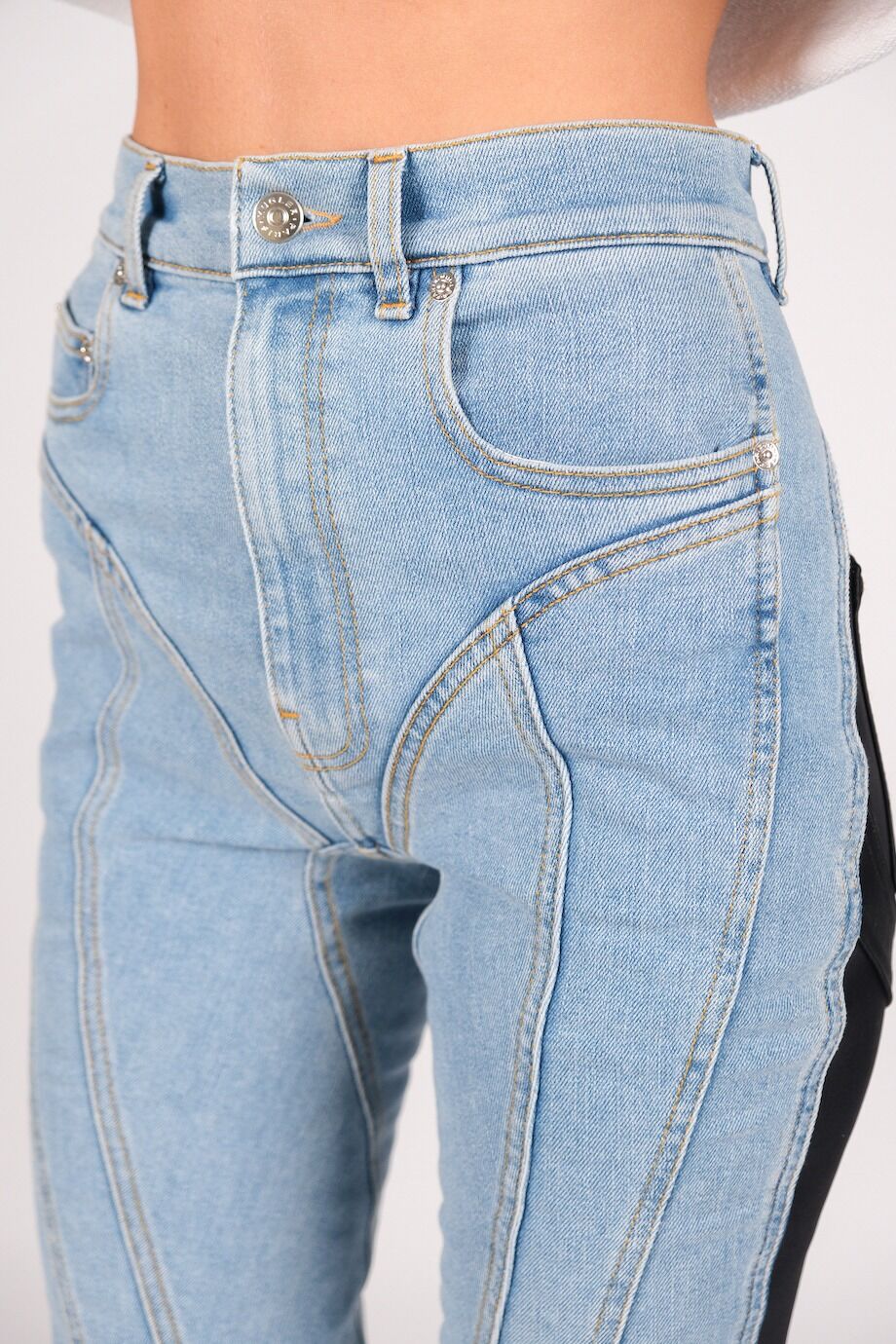 image 6 Комбинированные джинсы голубого цвета с неопреновыми вставками