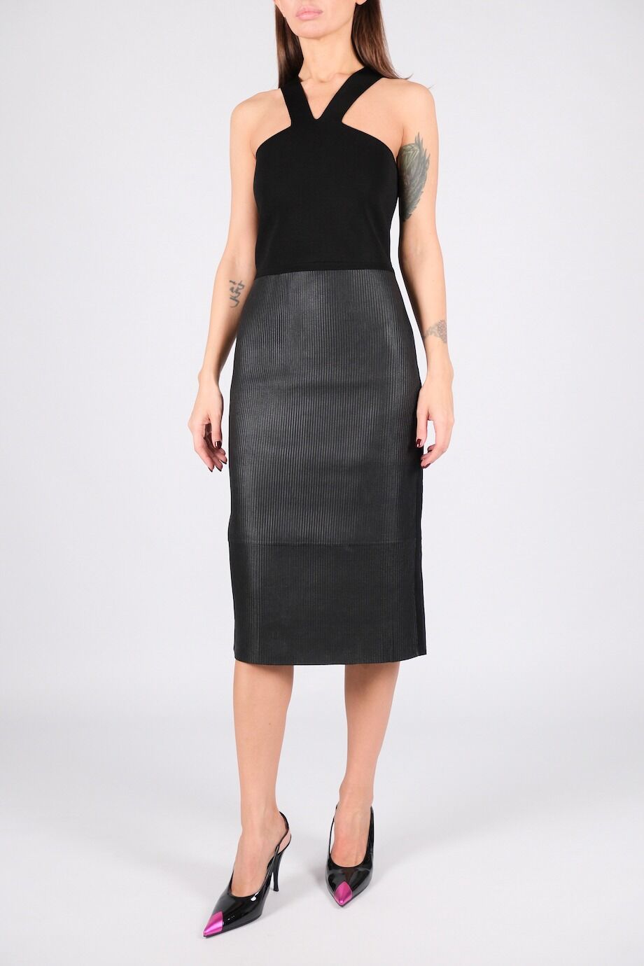 image 1 Комбинированное платье чёрного цвета с кожаной юбкой