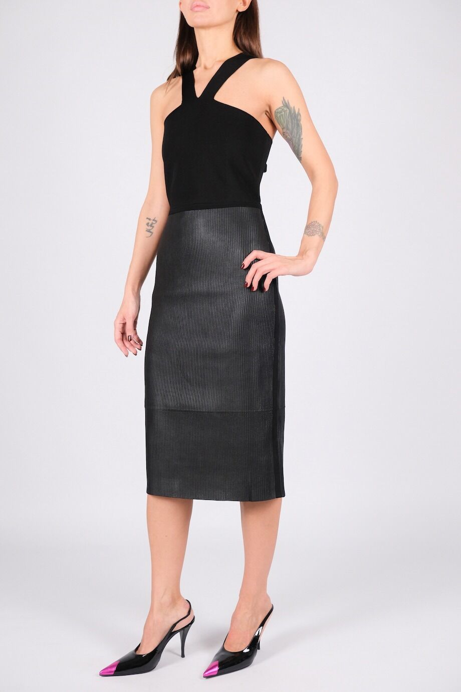 image 2 Комбинированное платье чёрного цвета с кожаной юбкой