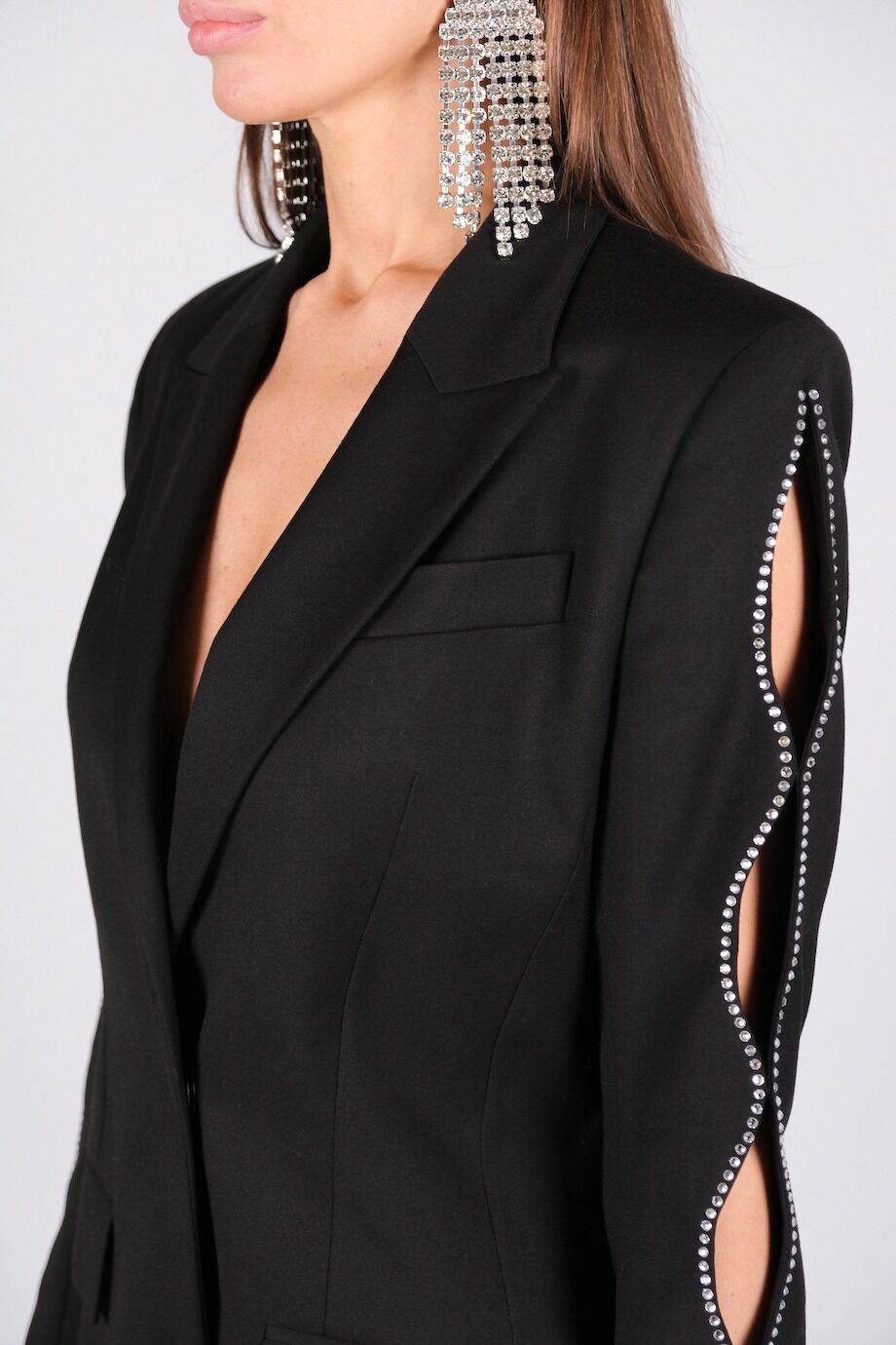 image 4 Платье-пиджак чёрного цвета с фигурными вырезами на рукавах