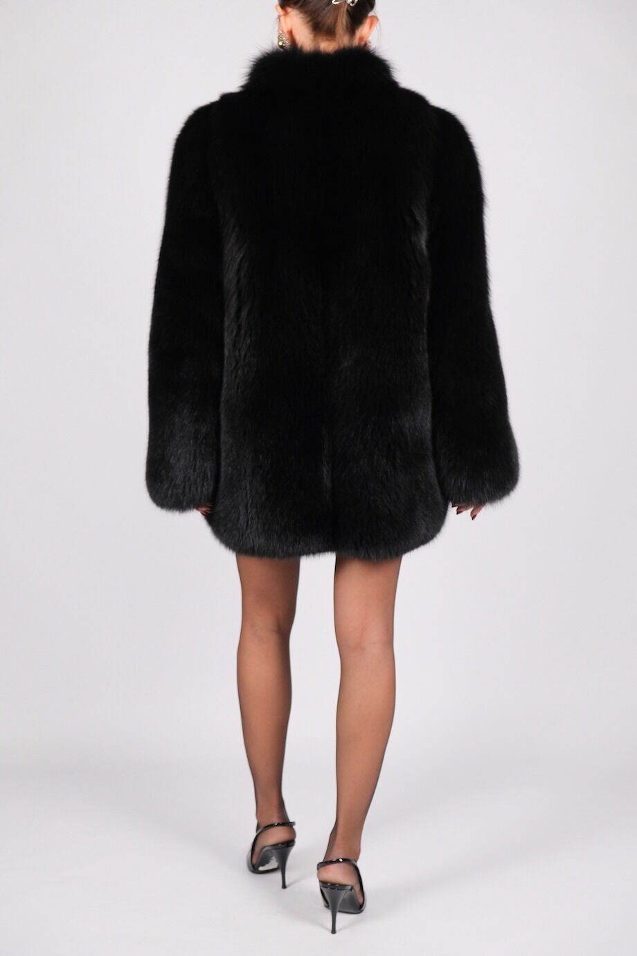 image 4 Шуба из меха песца черного цвета