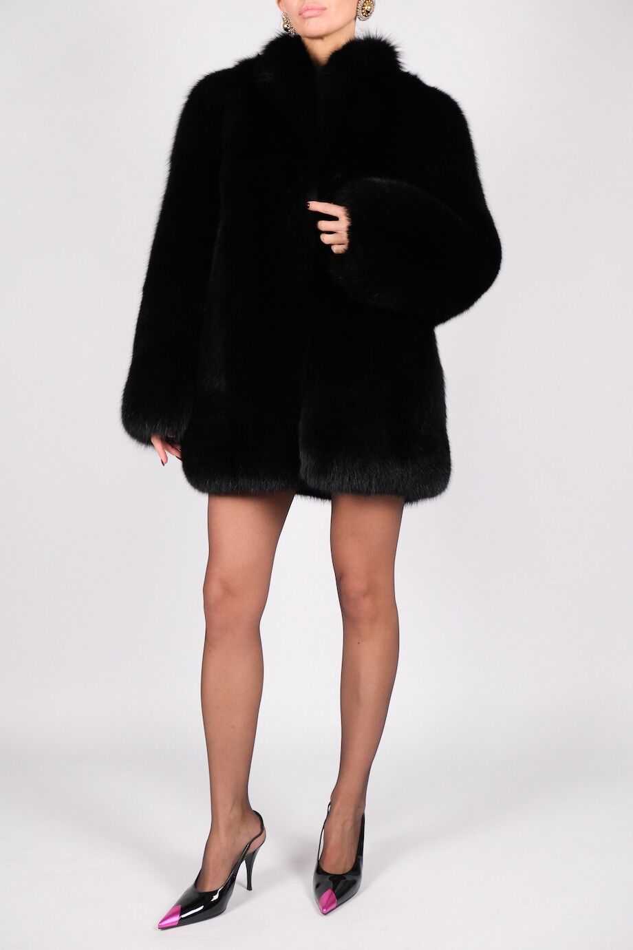 image 2 Шуба из меха песца черного цвета