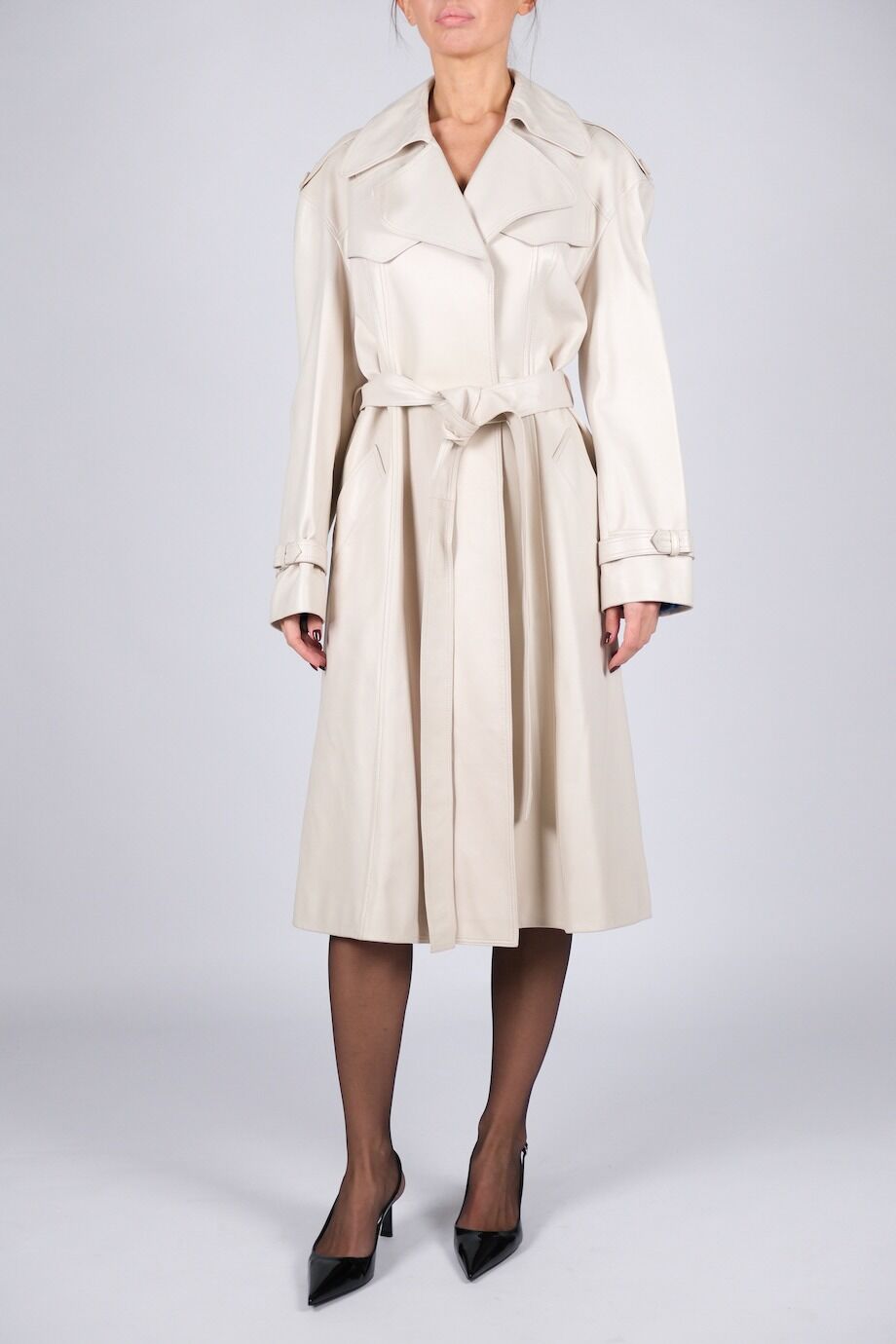 image 1 Кожаный плащ молочного цвета с поясом