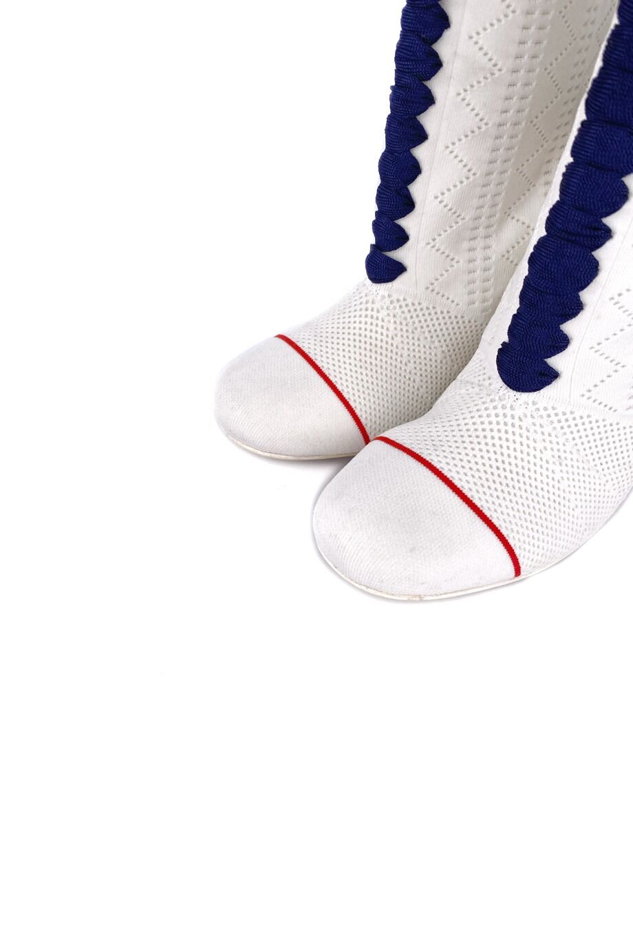 image 3 Ботильоны из трикотажа белого цвета с синими шнурками