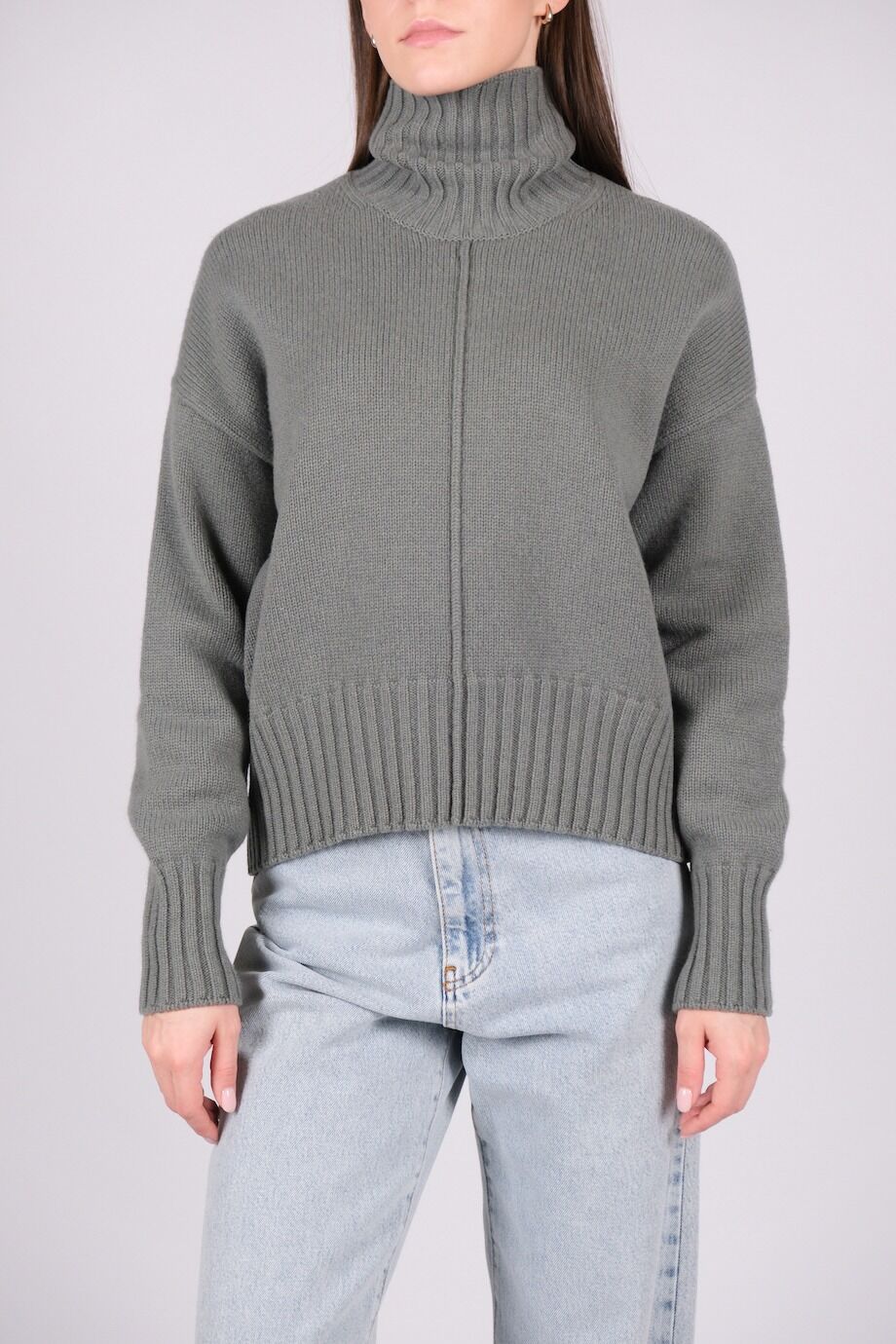 image 1 Свитер серо-зеленого цвета с горлом