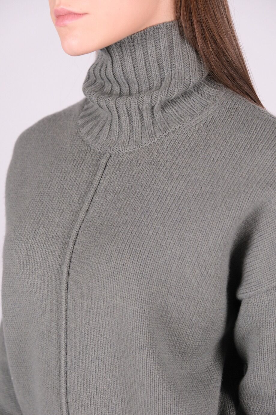 image 4 Свитер серо-зеленого цвета с горлом