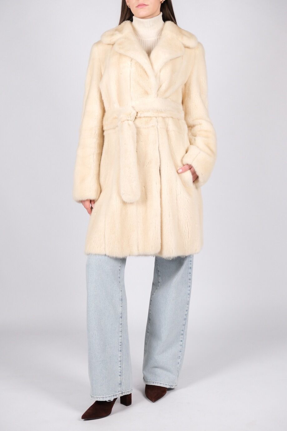 image 1 Норковая шуба молочного цвета с кушаком