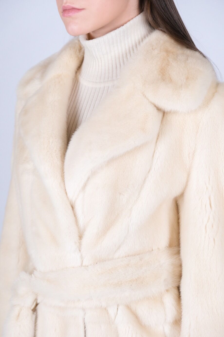 image 4 Норковая шуба молочного цвета с кушаком