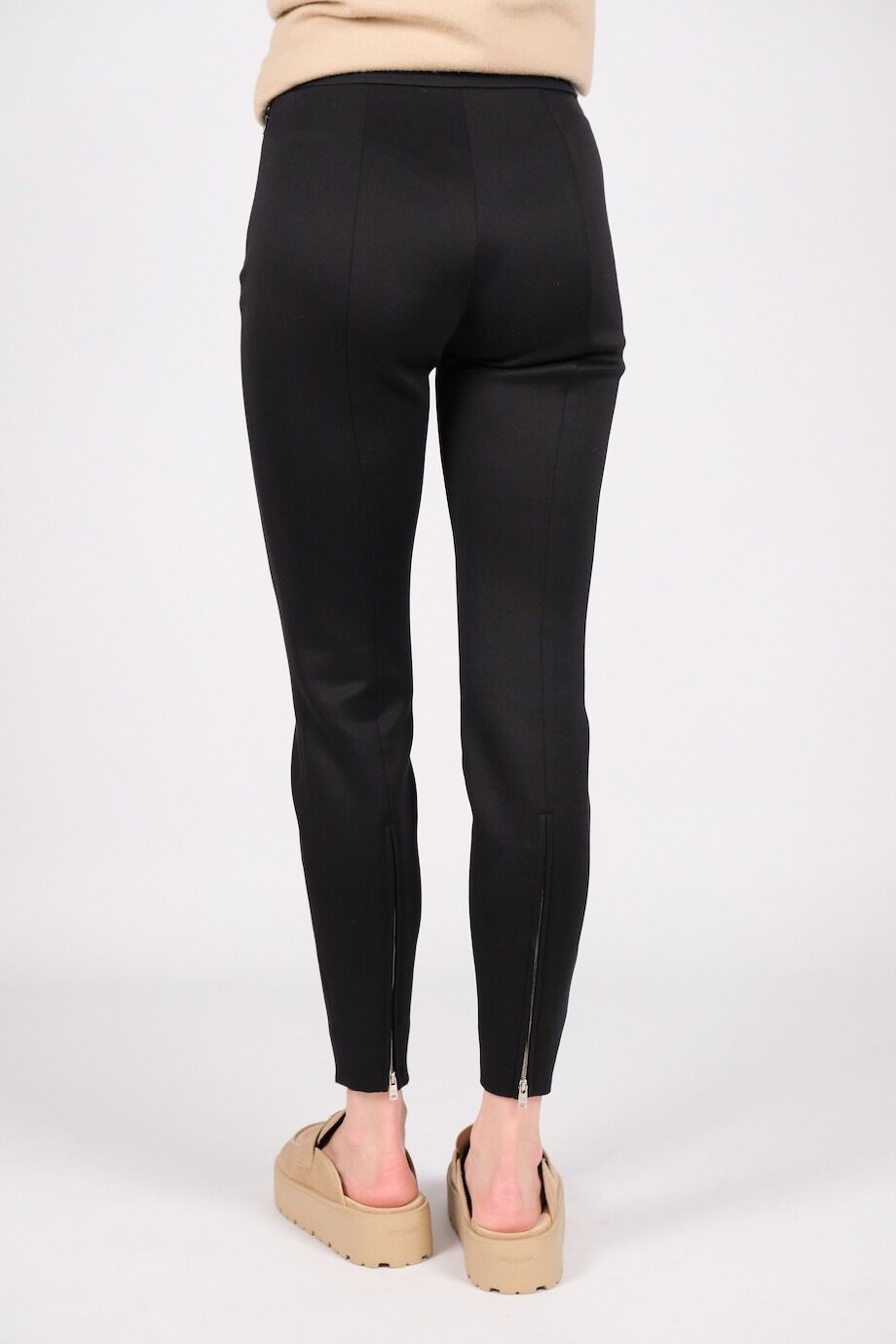 image 4 Леггинсы чёрного цвета на резинке с лого