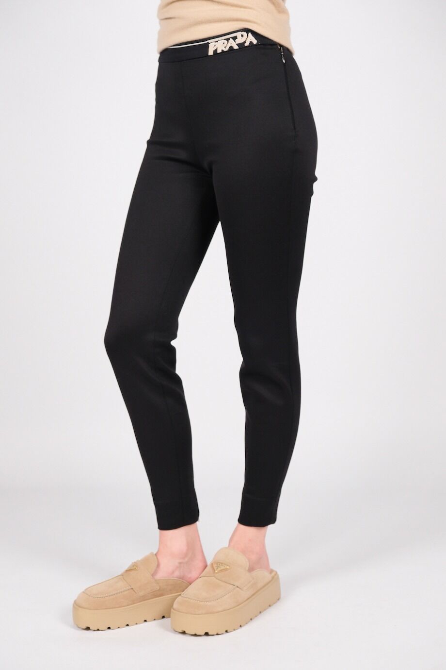 image 3 Леггинсы чёрного цвета на резинке с лого