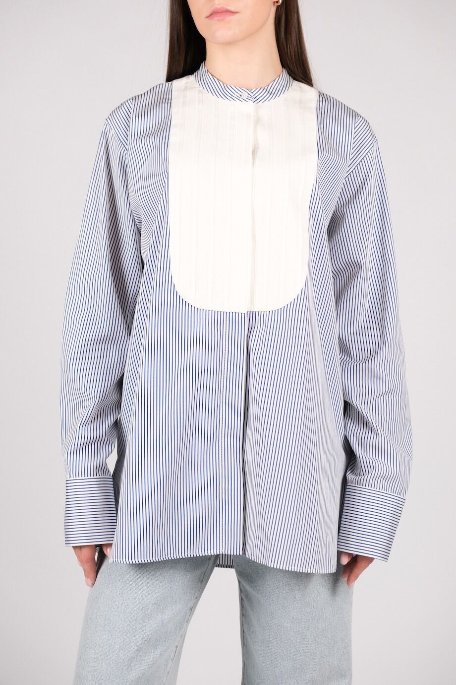 image 1 Удлиненная рубашка в полоску с белой манишкой