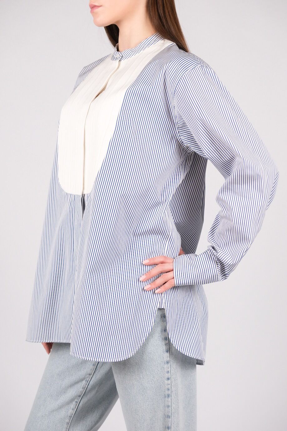 image 2 Удлиненная рубашка в полоску с белой манишкой