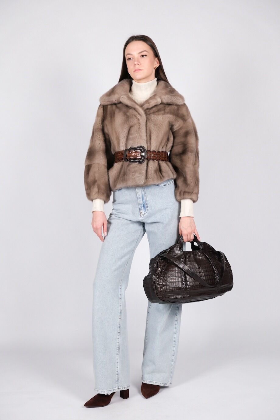 image 1 Бомбер серо-бежевого цвета из норки с ремнем из кожи крокодила