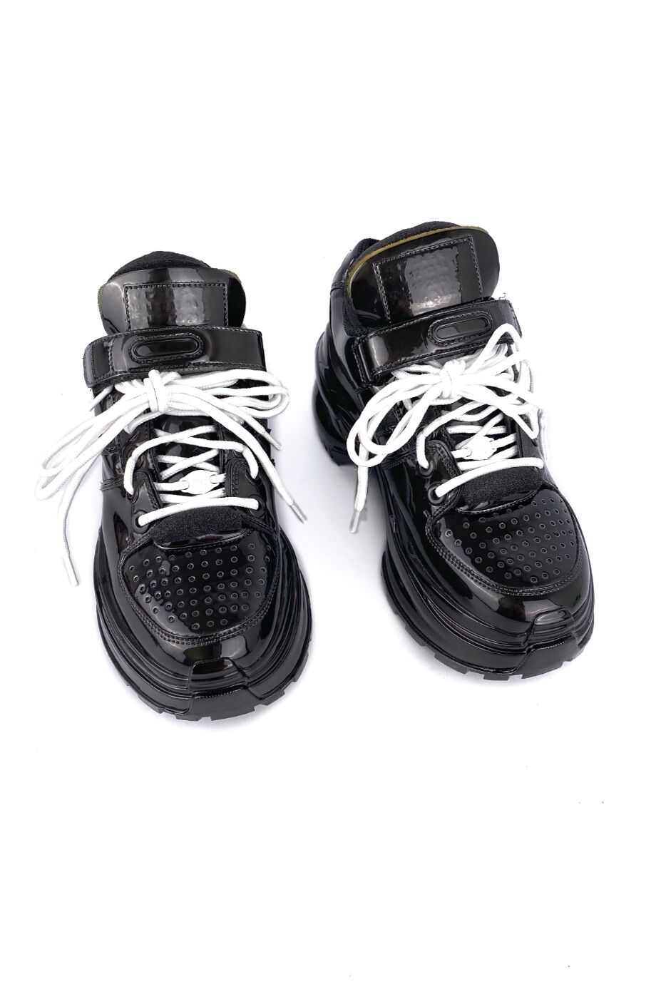 image 2 Кроссовки лакированные черного цвета