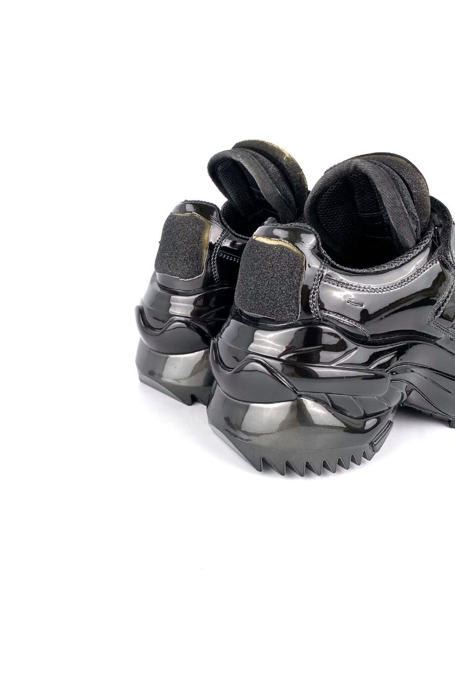 image 4 Кроссовки лакированные черного цвета