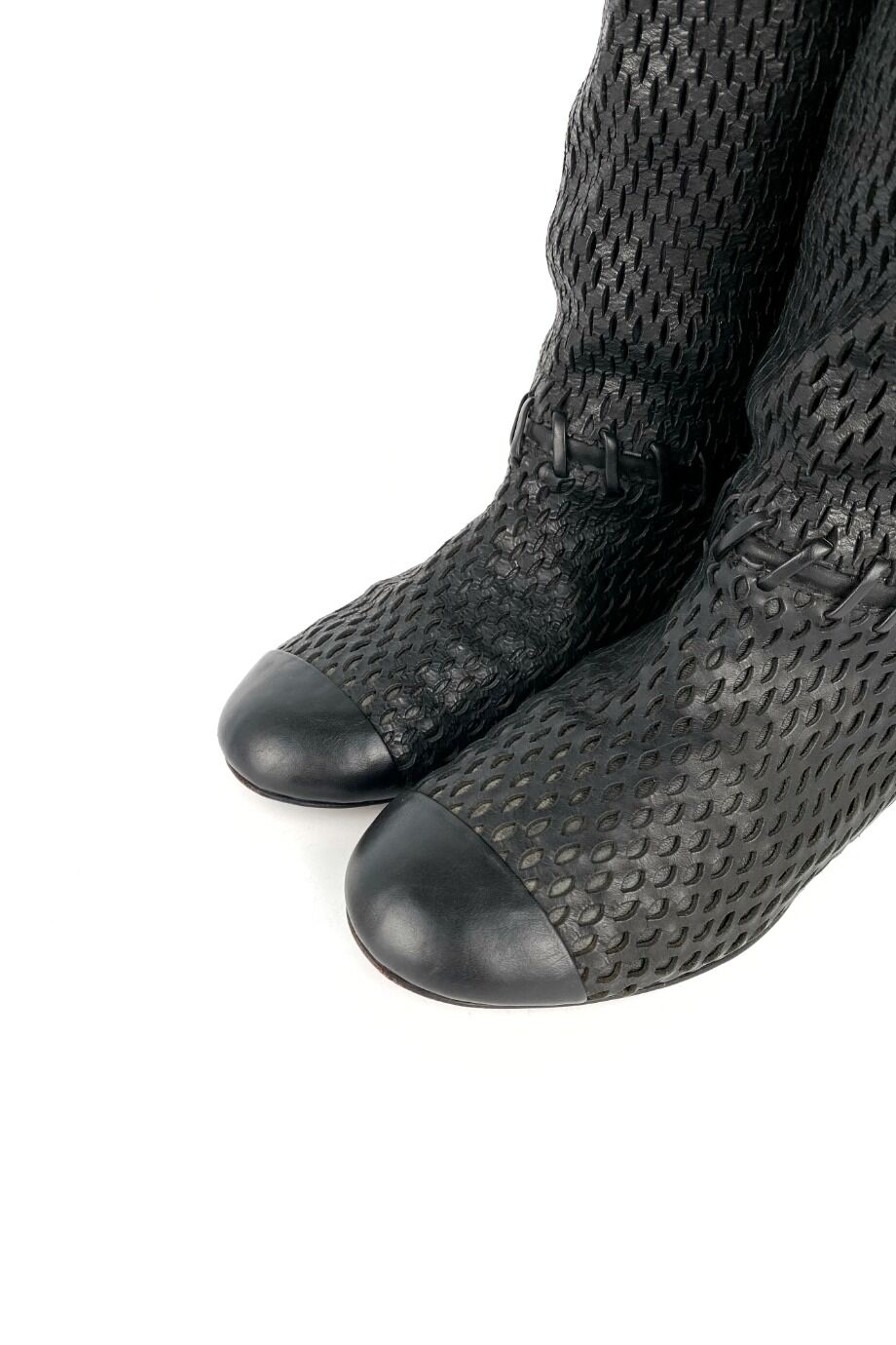 image 3 Сапоги с перфорацией черного цвета